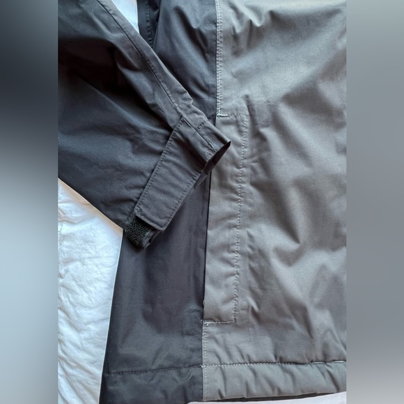 NorthFace rain coat - Picture 3 of 5